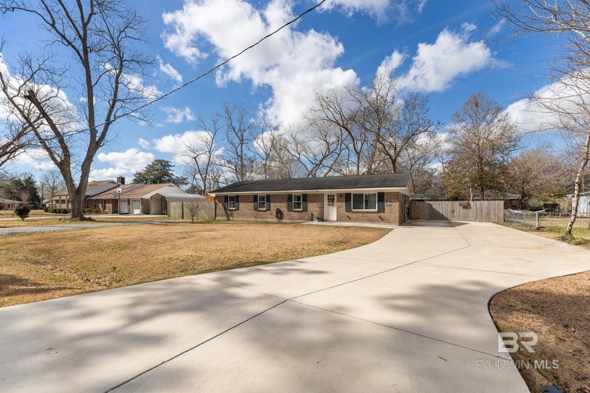 Welcome home to this charming ranch in the heart of Silverhill! - Beach Home for sale in Silverhill, Alabama on Beachhouse.com