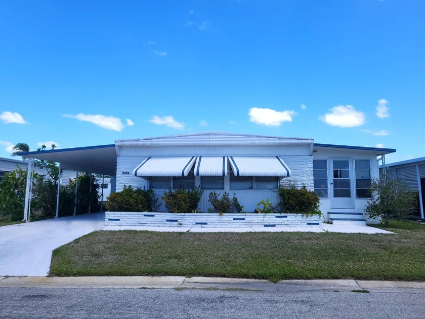 Just listed in Park East Club - A a lovely 55+ community with - Beach Home for sale in Sarasota, Florida on Beachhouse.com