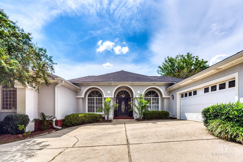 Beautifully updated three-bedroom custom home located directly - Beach Home for sale in Fairhope, Alabama on Beachhouse.com