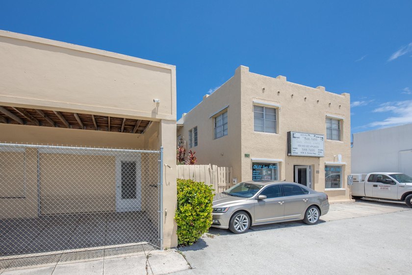 922 S Dixie consists of a retail/warehouse space originally made - Beach Lot for sale in Lake Worth Beach, Florida on Beachhouse.com