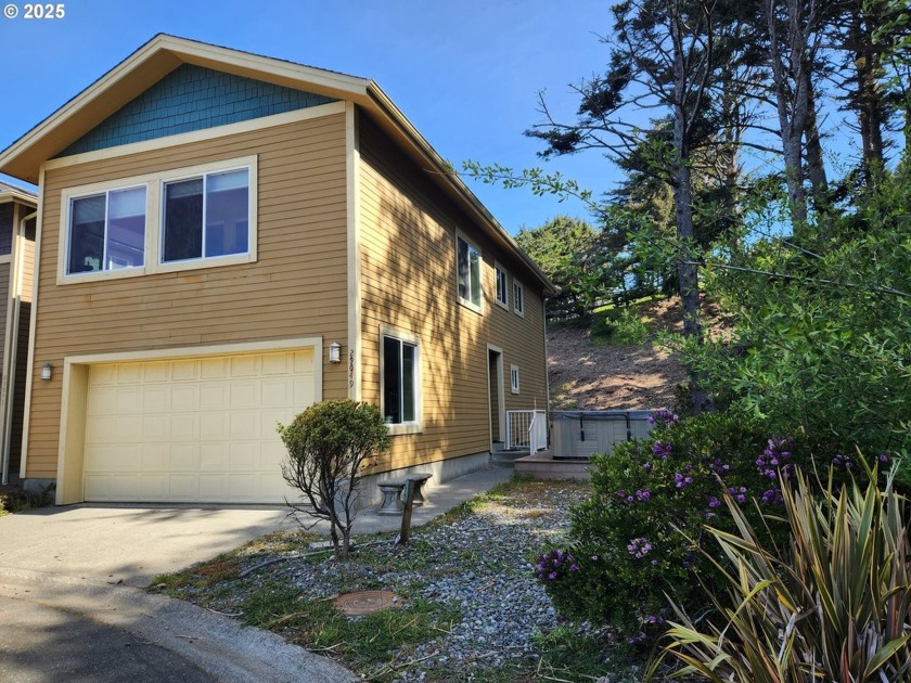 Situated in a popular vacation rental area with easy beach - Beach Home for sale in Gold Beach, Oregon on Beachhouse.com