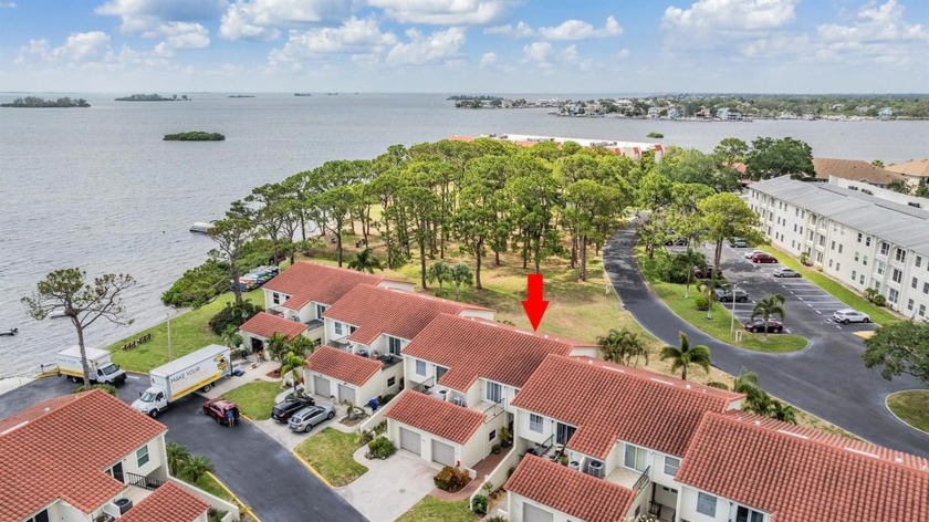 Beautifully Updated 3 bedroom 2  1/2  bath Townhome with - Beach Townhome/Townhouse for sale in Dunedin, Florida on Beachhouse.com