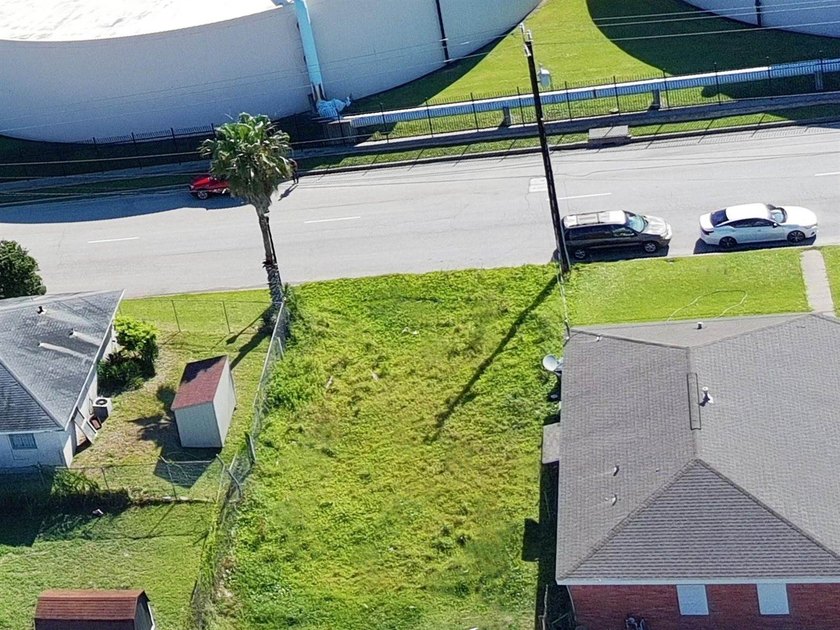 Priced at Lot Value! This lot is cleared. It's minutes from the - Beach Lot for sale in Galveston, Texas on Beachhouse.com