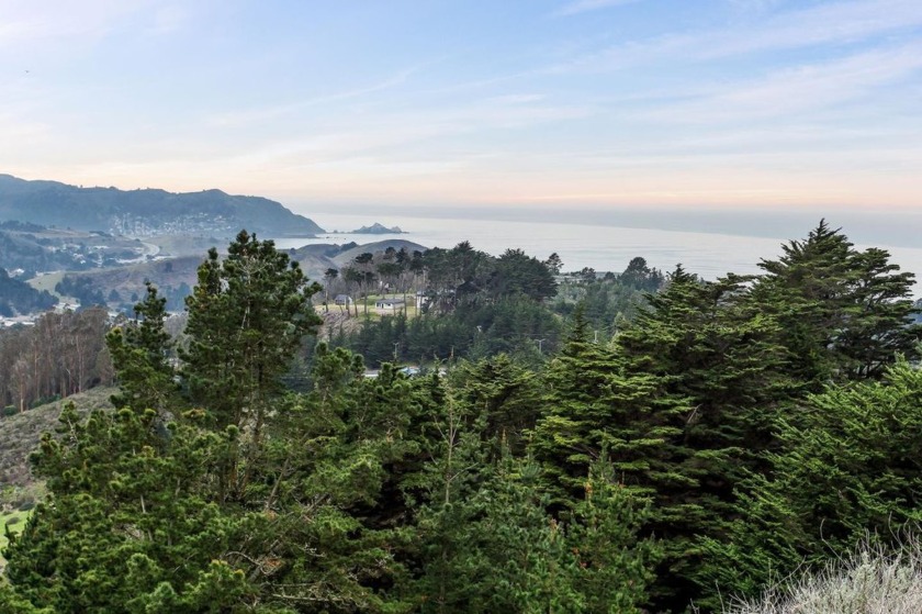 Welcome to this beautiful top-floor condo in the coveted - Beach Condo for sale in Pacifica, California on Beachhouse.com