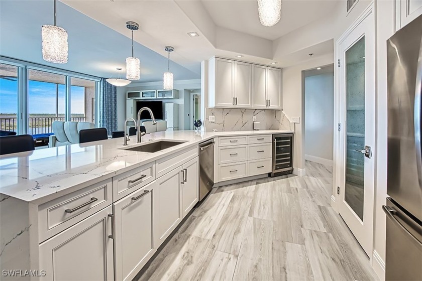 ARCHITECTURAL DIGEST WORTHY! This 'Smart' condo blends modern - Beach Condo for sale in Fort Myers, Florida on Beachhouse.com