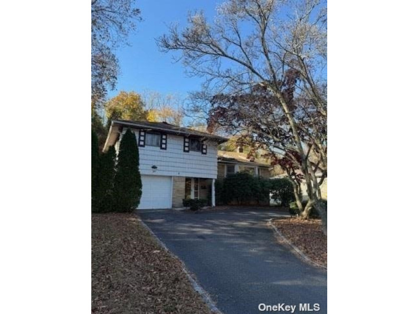 Very Spacious Split Level in need of TLC & updating. Quietly - Beach Home for sale in Glen Cove, New York on Beachhouse.com