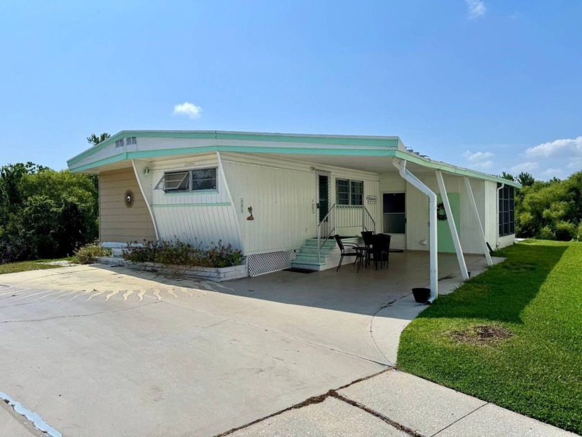 This fully furnished 2-bedroom, 2-bath home is situated on a - Beach Home for sale in Dunedin, Florida on Beachhouse.com