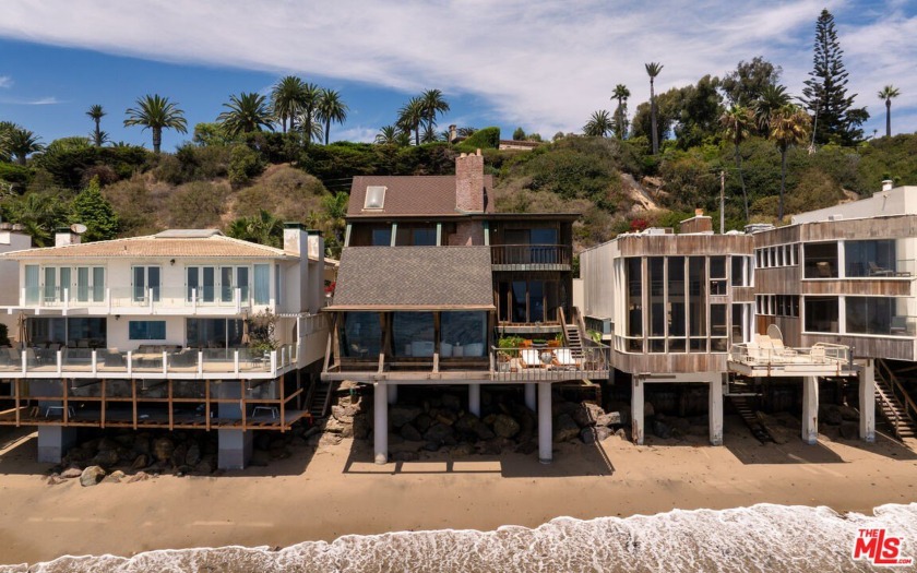 Poised on the quiet cul-de-sac end of Malibu Cove Colony's - Beach Home for sale in Malibu, California on Beachhouse.com