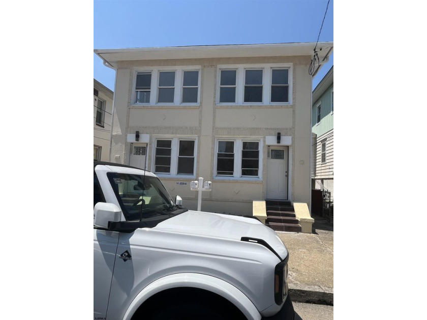 LEGAL DUPLEX, VERY LARGE, MINUTES TO WALK TO THE BEACH AND - Beach Townhome/Townhouse for sale in Ventnor, New Jersey on Beachhouse.com