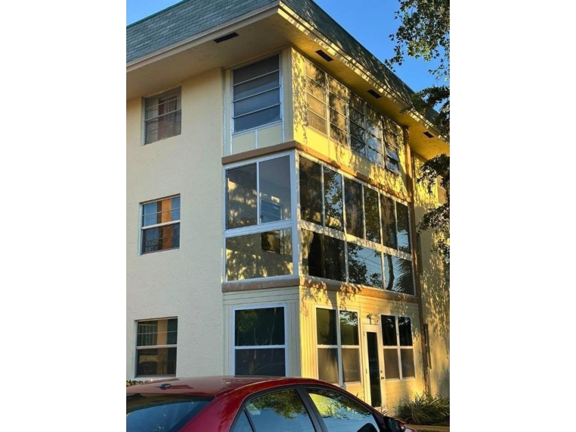 This fabulous property in the heart of Tamarac is now on the - Beach Condo for sale in Tamarac, Florida on Beachhouse.com