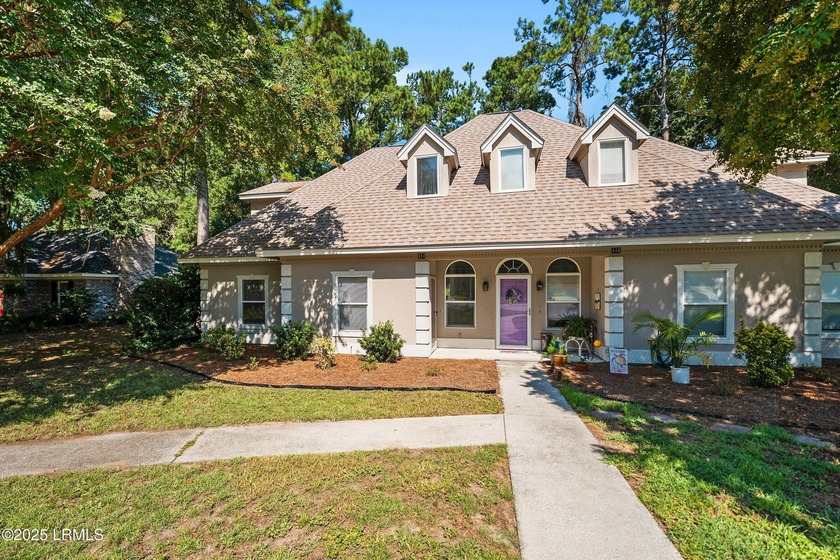 Charming 3 bedroom, 2 bath home ready for your personalizing and - Beach Townhome/Townhouse for sale in Beaufort, South Carolina on Beachhouse.com