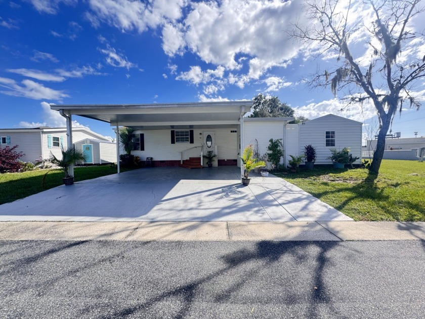 This beautiful home has been recently painted and cleaned - Beach Home for sale in Crystal River, Florida on Beachhouse.com