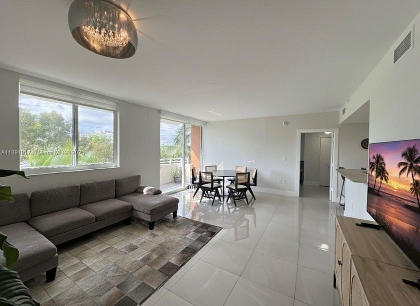 Elegant and bright 3 bed / 2 bath corner residence at Venture at - Beach Condo for sale in Aventura, Florida on Beachhouse.com