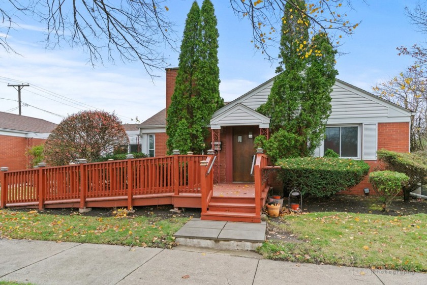 Attention investors and handy homebuyers! Welcome to this - Beach Home for sale in Skokie, Illinois on Beachhouse.com