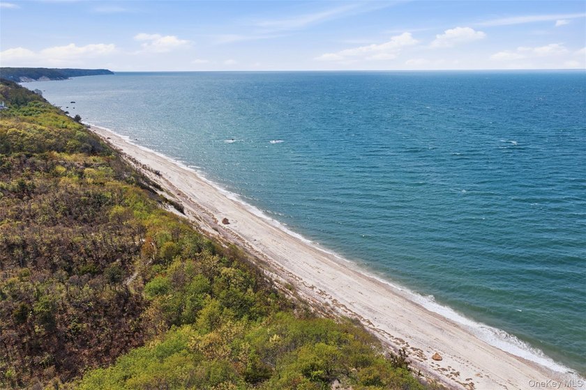 Wellcome To The Bluffs at Fox Hill, Featuring a 2 Bedroom, 2 - Beach Condo for sale in Baiting Hollow, New York on Beachhouse.com