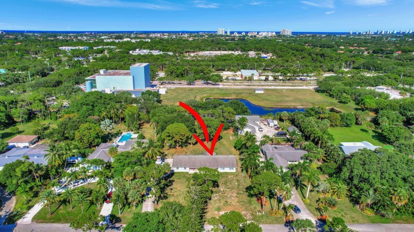 Located in the heart of Palm Beach Gardens, this home offers an - Beach Lot for sale in Palm Beach Gardens, Florida on Beachhouse.com