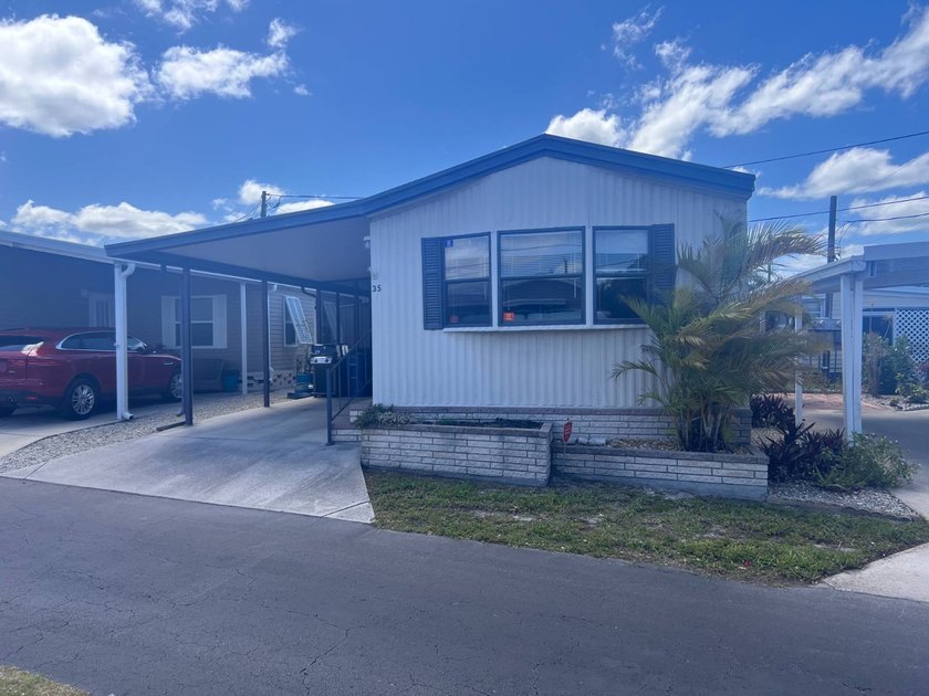 Welcome to Cedar Cove in Sarasota, Florida-just a short drive or - Beach Home for sale in Sarasota, Florida on Beachhouse.com