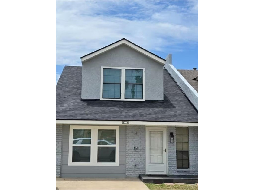 131 B Campeche St. is a beautifully updated 3-bedroom, 2.5-bath - Beach Townhome/Townhouse for sale in South Padre Island, Texas on Beachhouse.com