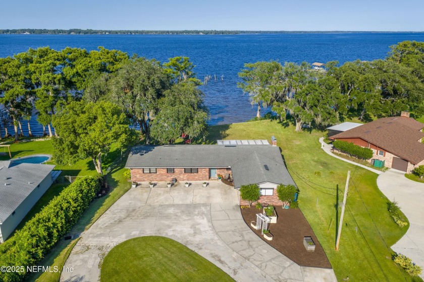 Impossible to find such a gorgeous home on the river under $1 - Beach Home for sale in Green Cove Springs, Florida on Beachhouse.com