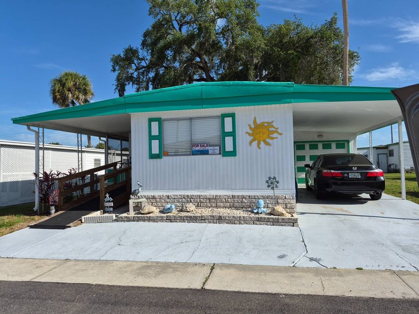 BEAUTIFUL SINGLE WIDE MOBILE HOME LOCATED IN SUNCOAST GATEWAY - Beach Home for sale in Port Richey, Florida on Beachhouse.com