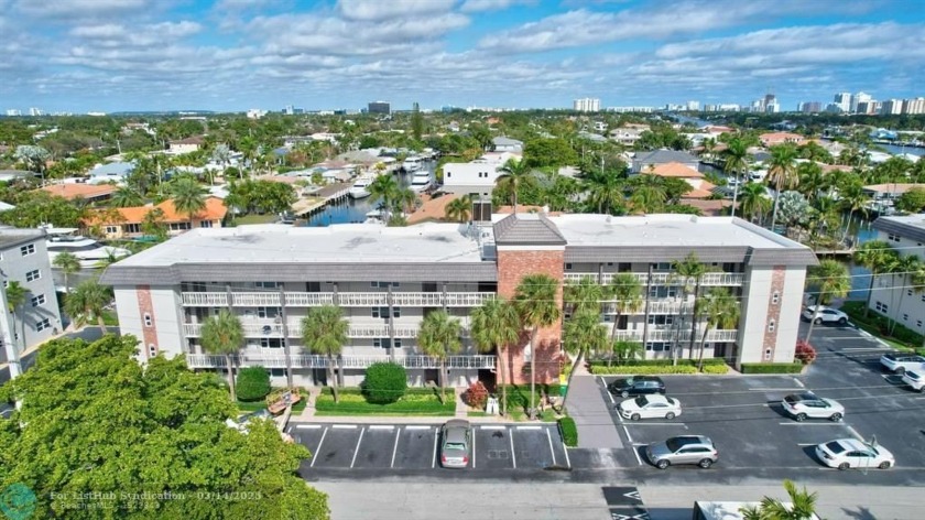 LIVE THE LIFESTYLE IN THIS 2/BED/ 2 BATH CONDO WITH SPLIT FLOOR - Beach Condo for sale in Fort Lauderdale, Florida on Beachhouse.com