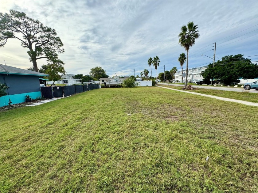 Welcome to this stunning vacant lot in Hudson, Florida! Situated - Beach Lot for sale in Hudson, Florida on Beachhouse.com