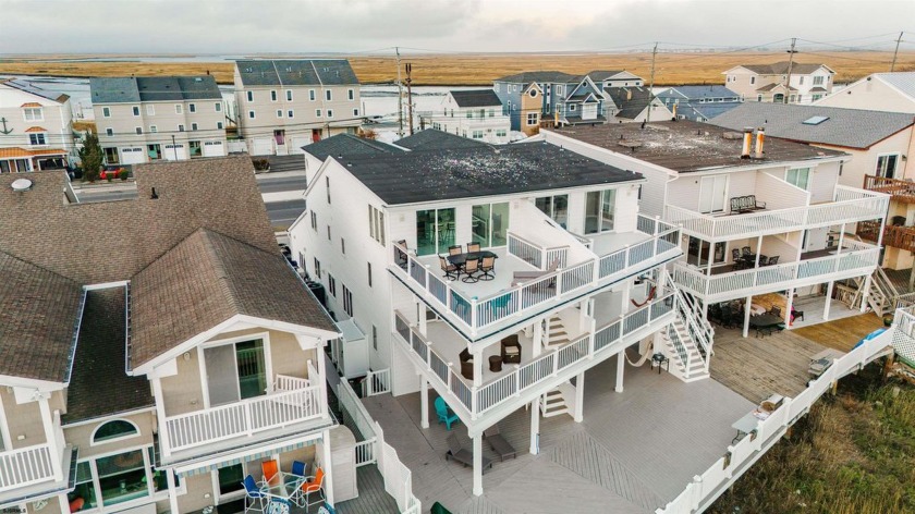 This stunning bayfront home in Brigantine offers the perfect - Beach Condo for sale in Brigantine, New Jersey on Beachhouse.com