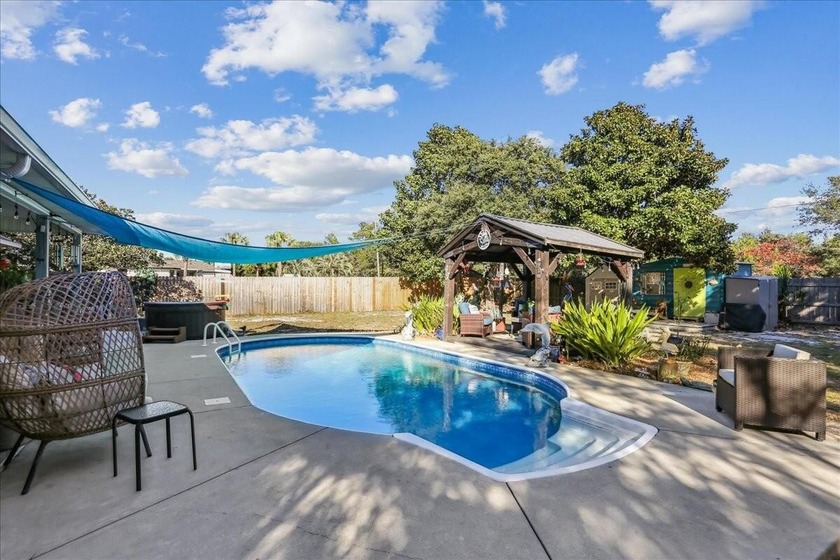 Beautiful 4-bedroom, 3-bath brick home with deeded easement - Beach Home for sale in Navarre, Florida on Beachhouse.com