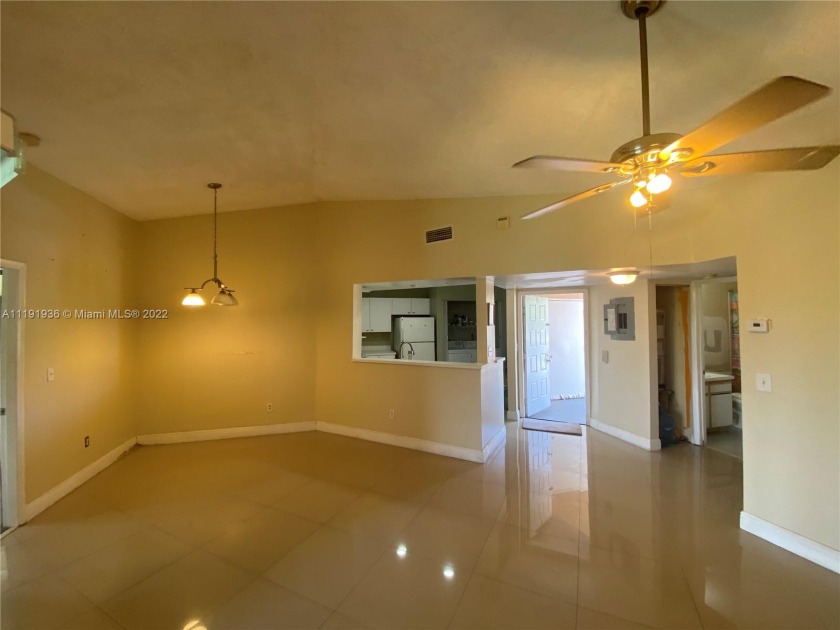 This top floor spacious condo has 970 square feet,  high ceiling - Beach Condo for sale in Homestead, Florida on Beachhouse.com