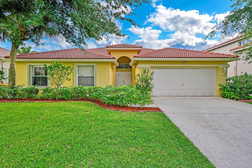 Beautifully upgraded 4 bedroom and 2.5 bathroom home on a - Beach Home for sale in Lake Worth, Florida on Beachhouse.com