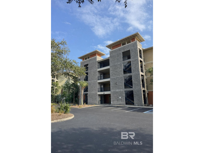 This beautifully maintained 2-bedroom, 2-bath condo offers the - Beach Condo for sale in Gulf Shores, Alabama on Beachhouse.com