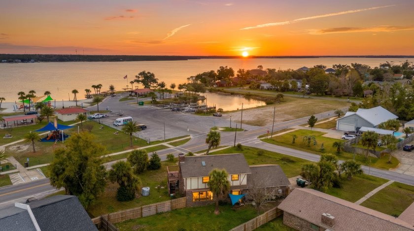 MOTIVATED SELLER! Live the Bay Lifestyle--Without Bayfront - Beach Home for sale in Lynn Haven, Florida on Beachhouse.com