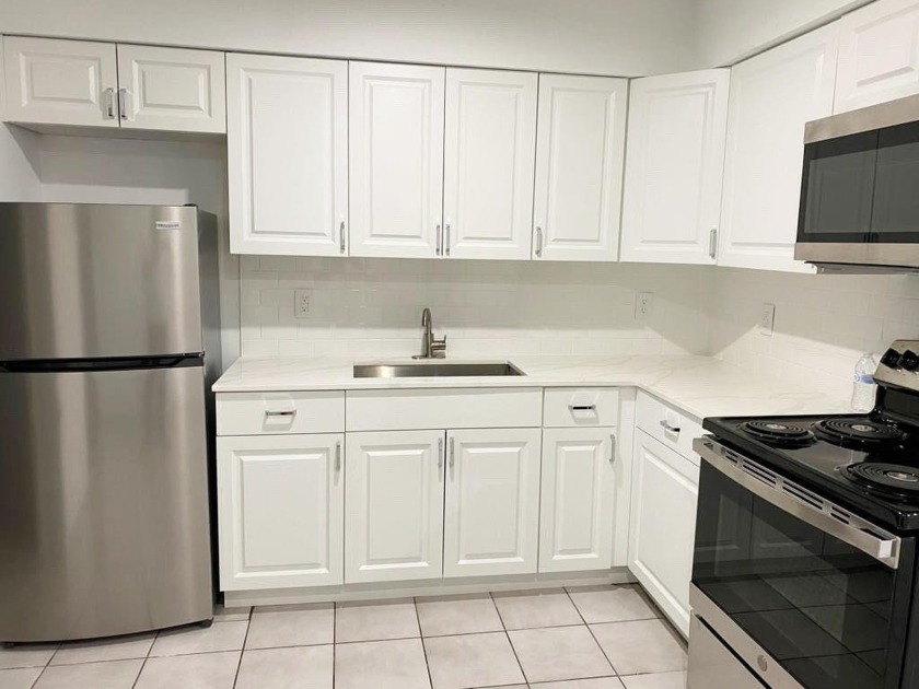 Welcome to this beautifully updated 2-bedroom, 1-bathroom villa - Beach Home for sale in Delray Beach, Florida on Beachhouse.com