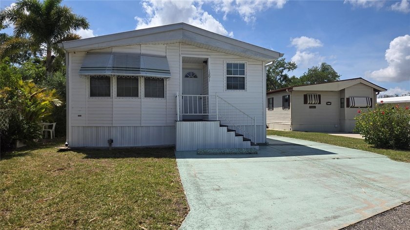 Welcome to easy Florida living in the desirable Sugar Creek - Beach Home for sale in Bradenton, Florida on Beachhouse.com