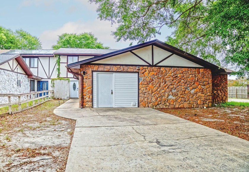 Welcome to HoneyTree-a fully furnished and spacious FOUR bedroom - Beach Townhome/Townhouse for sale in Fort Walton Beach, Florida on Beachhouse.com