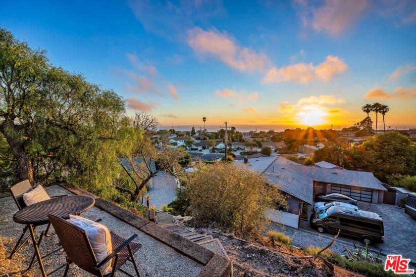 MAJOR PRICE REDUCTION!! THIS IS THE BEST PRICED HOME IN PALOS - Beach Home for sale in Rancho Palos Verdes, California on Beachhouse.com