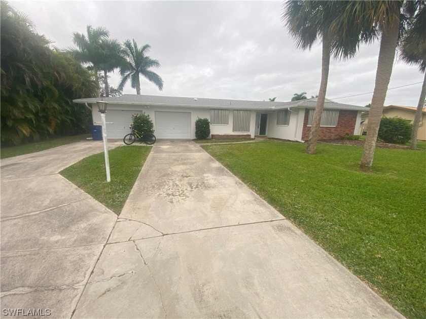 Discover the best deal in River Forest with this 2-bedroom - Beach Home for sale in Fort Myers, Florida on Beachhouse.com