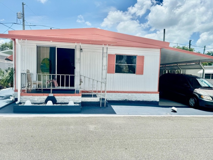 This is a nice size 2 bedroom home with 2 full baths. Entry into - Beach Home for sale in St. Pete, Florida on Beachhouse.com