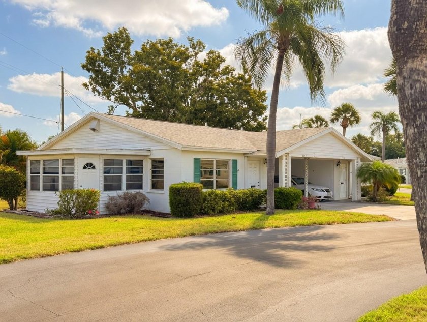 MAINTENANCE-FREE LIVING IN THIS CHARMING VILLA! This 2-bedroom - Beach Condo for sale in Bradenton, Florida on Beachhouse.com
