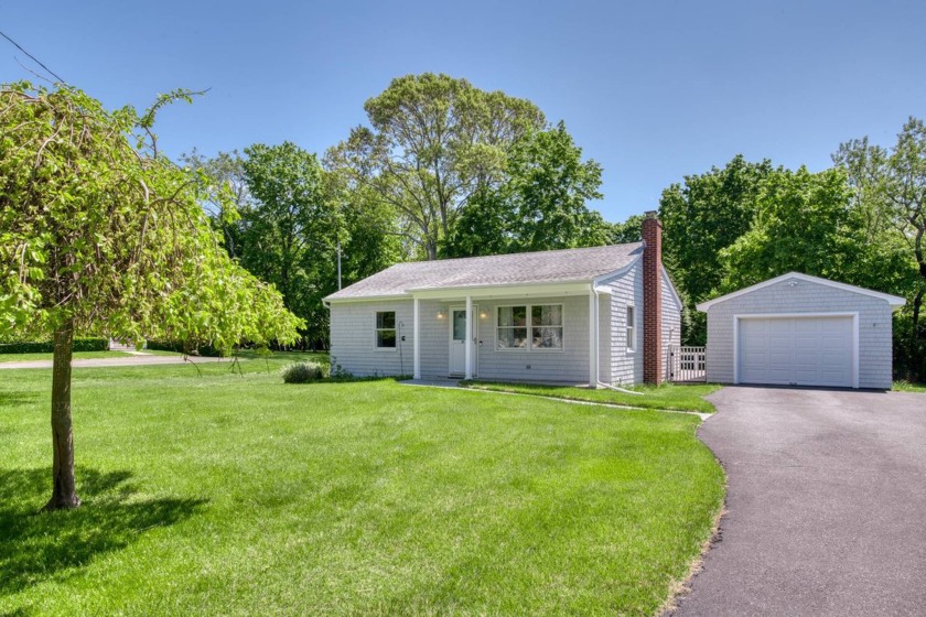 Fabulous Classic 3 bedroom, 2 bath, 1 story home on a quiet - Beach Home for sale in Sag Harbor, New York on Beachhouse.com