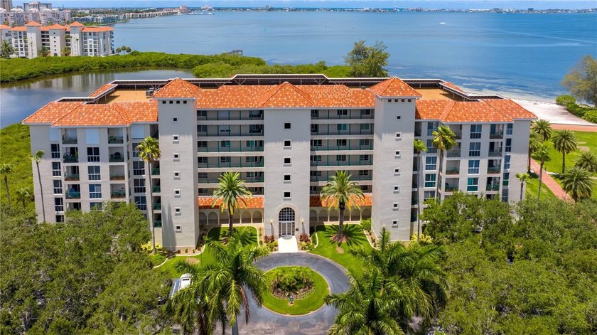 Under contract-accepting backup offers. Discover a rare - Beach Condo for sale in St. Petersburg, Florida on Beachhouse.com