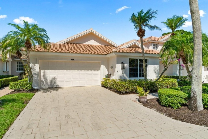 Light and bright lake front 3/3/2 single story located on a - Beach Home for sale in Palm Beach Gardens, Florida on Beachhouse.com