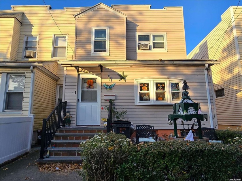 Beautiful 1 Family home in the heart of Ozone Park. This - Beach Home for sale in New York, New York on Beachhouse.com