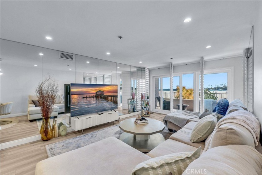 Beautifully updated 2 bedroom 2 bath ground floor end unit - Beach Condo for sale in Long Beach, California on Beachhouse.com