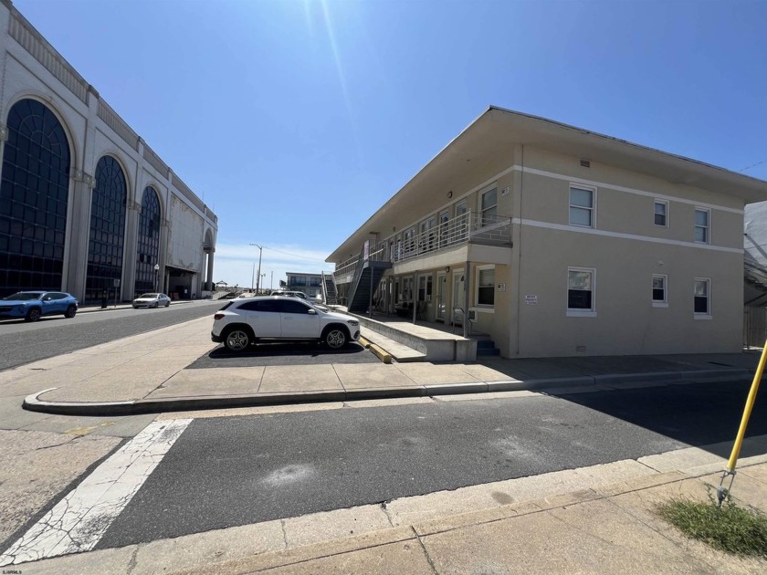 MOVE RIGHT IN TO THIS NEWLY DECORATED 1 BDRM. WITH PARKING, ALL - Beach Condo for sale in Atlantic City, New Jersey on Beachhouse.com