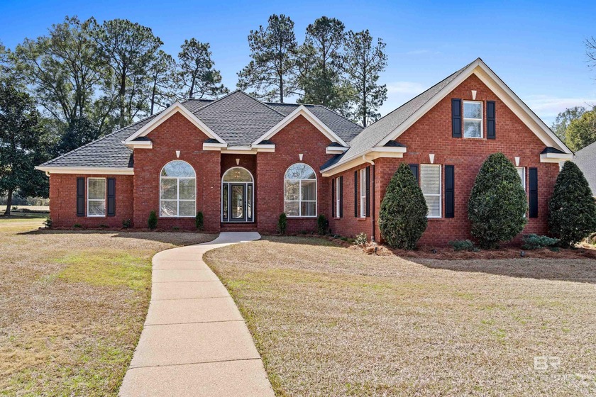 Welcome to highly sought after Timbercreek! This well-maintained - Beach Home for sale in Spanish Fort, Alabama on Beachhouse.com
