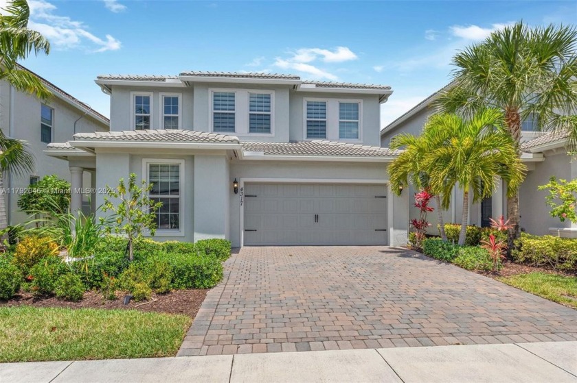 Exquisite newer lakefront estate home in Parkview at Hillcrest! - Beach Home for sale in Hollywood, Florida on Beachhouse.com