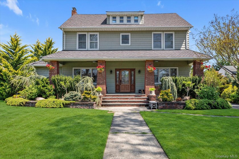 This Home is Not To Be Missed!! Sellers Are Motivated and Ready - Beach Home for sale in East Rockaway, New York on Beachhouse.com