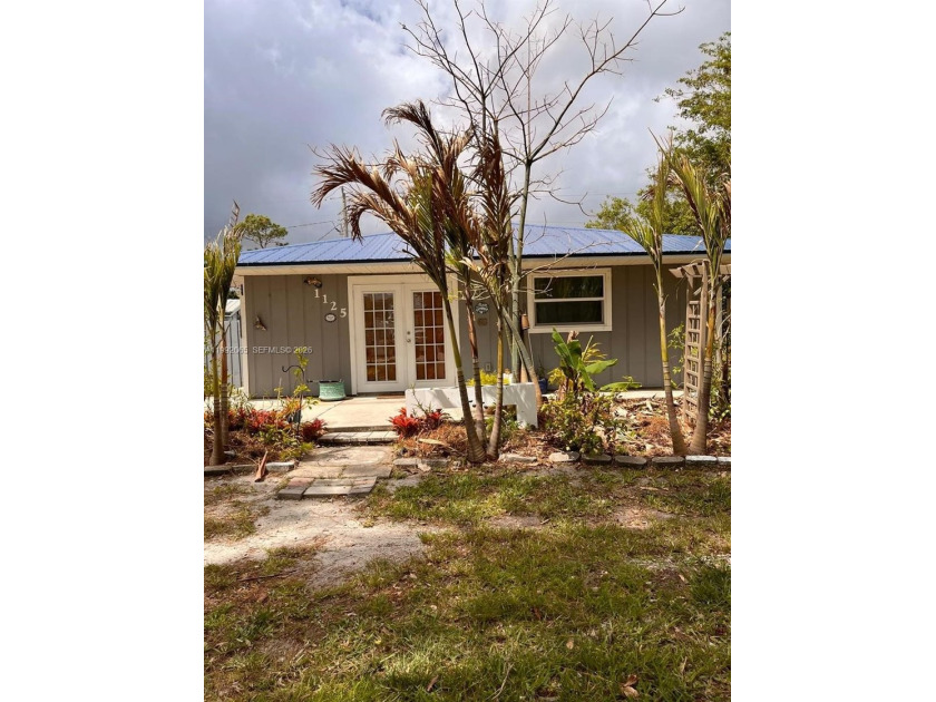 Welcome home to a stunningly renovated 2-bedroom, 2-bathroom - Beach Home for sale in Vero Beach, Florida on Beachhouse.com