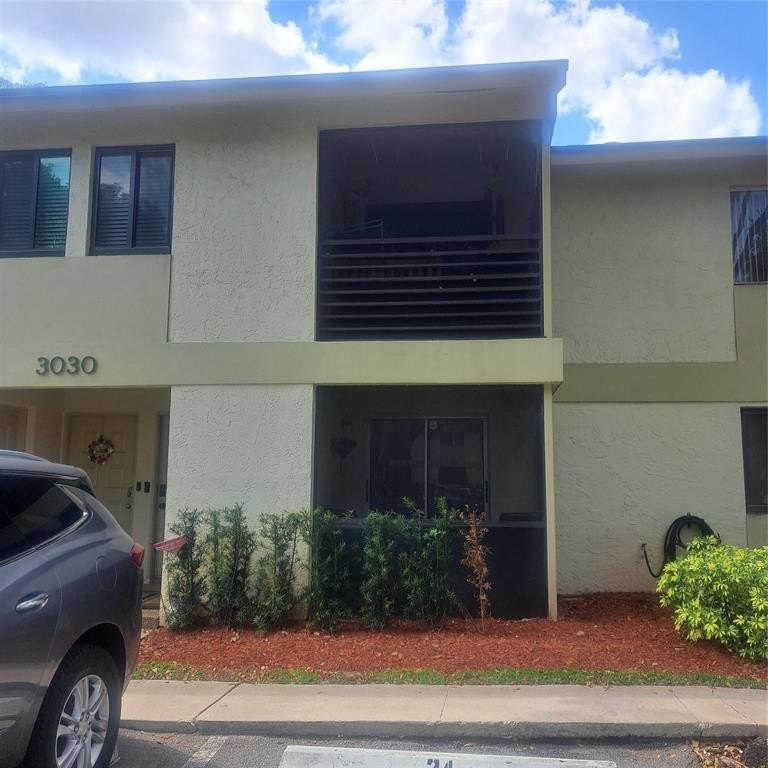 Great Price and location, 2nd Floor Unit with Large Bedrooms - Beach Condo for sale in Fort Lauderdale, Florida on Beachhouse.com